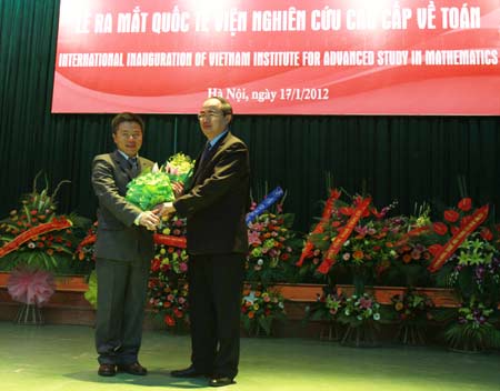 Upacara Unjuk Muka Institut Penelitian Tingkat Tinggi tentang matematika Vietnam